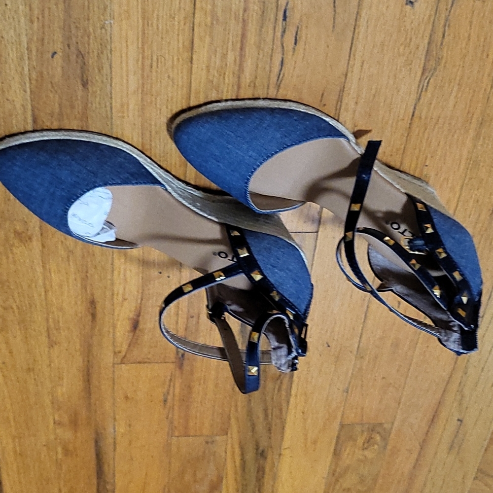 Denim shoes